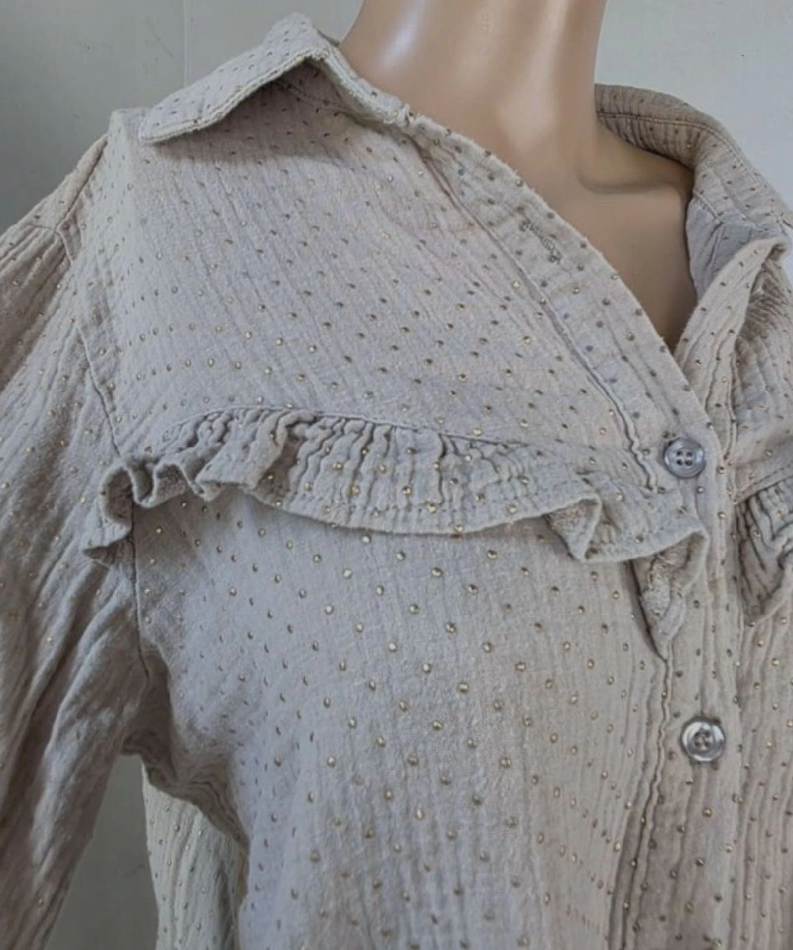 Beige cotton gauze shirt/blouse with ruffles and golden details - Jubylee size 36/38 – photo 3